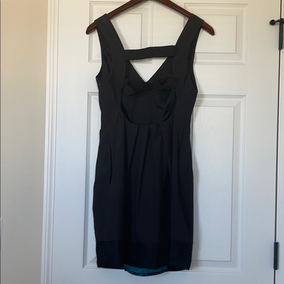 Black dress with lace detail - Picture 4 of 5